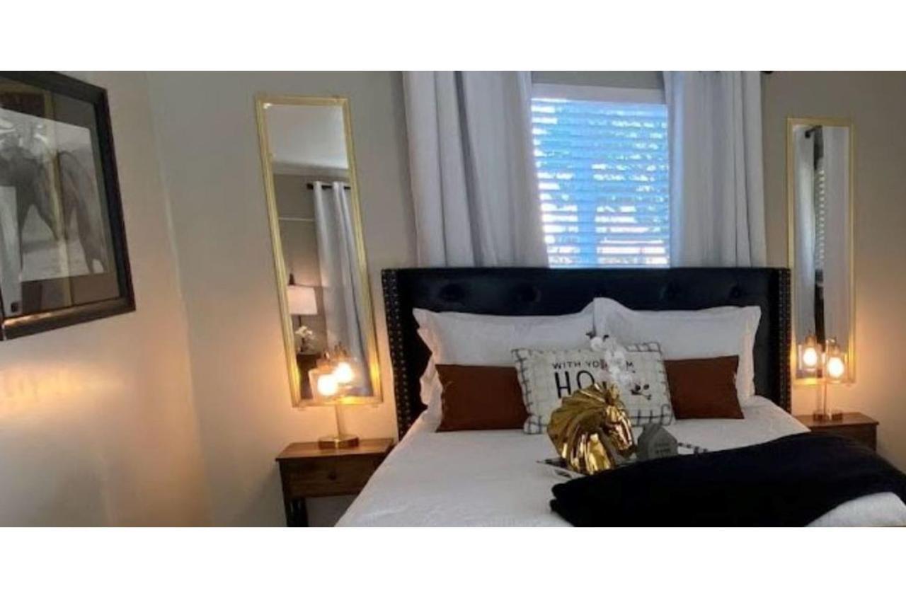 Stunning Cozy Downtown Guesthouse Сан-Антонио Экстерьер фото